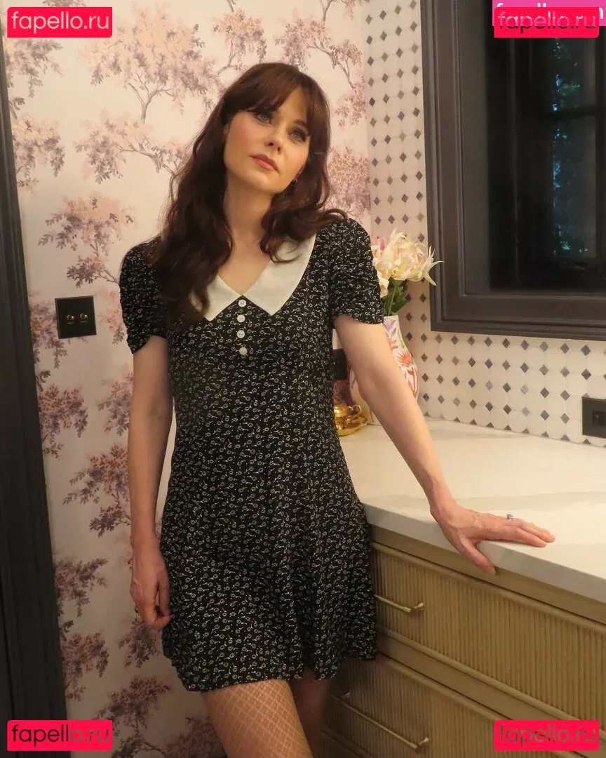 Zooey Deschanel Onlyfans Photo Gallery 