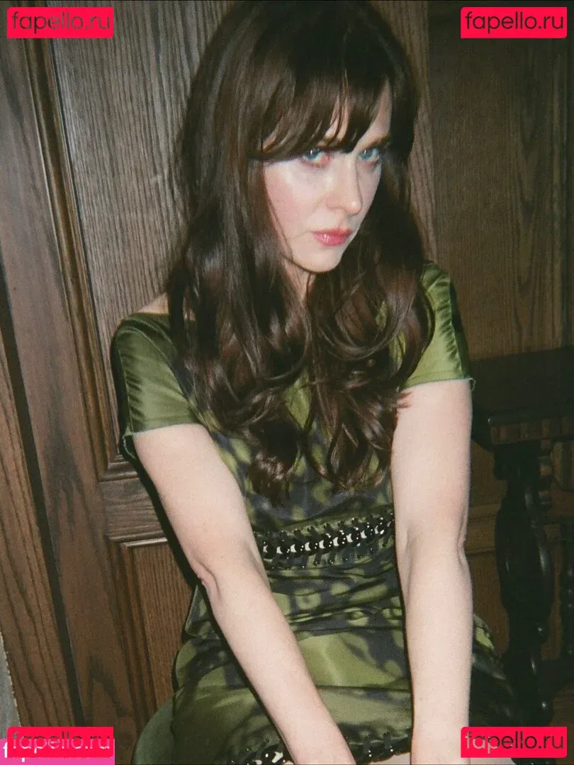Zooey Deschanel Onlyfans Photo Gallery 