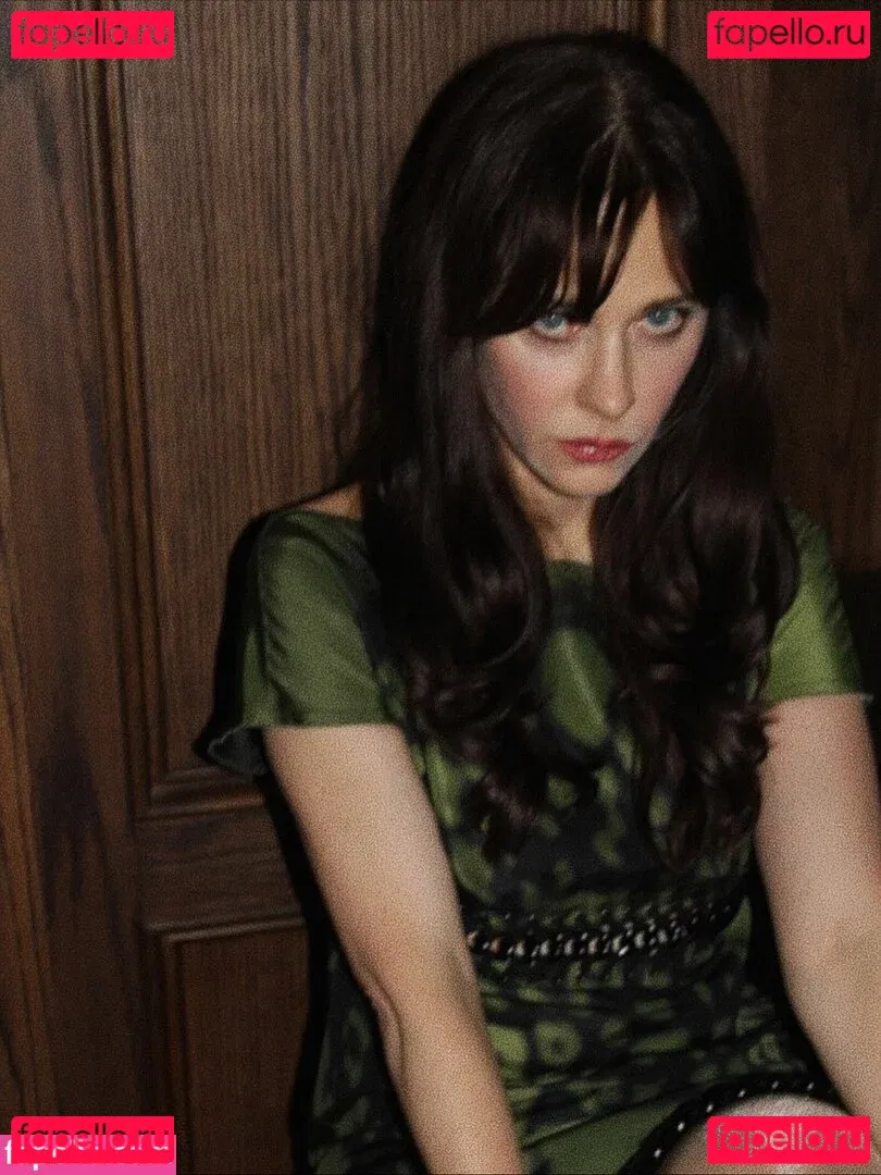 Zooey Deschanel Onlyfans Photo Gallery 