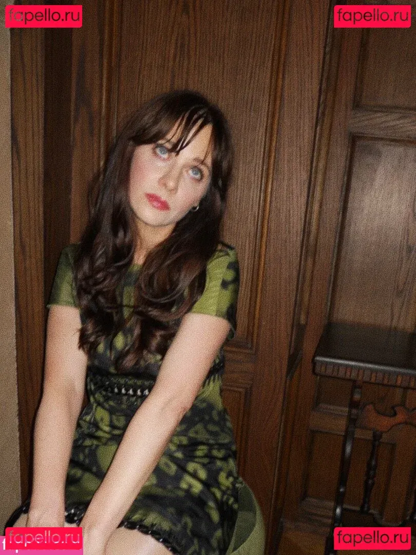 Zooey Deschanel Onlyfans Photo Gallery 