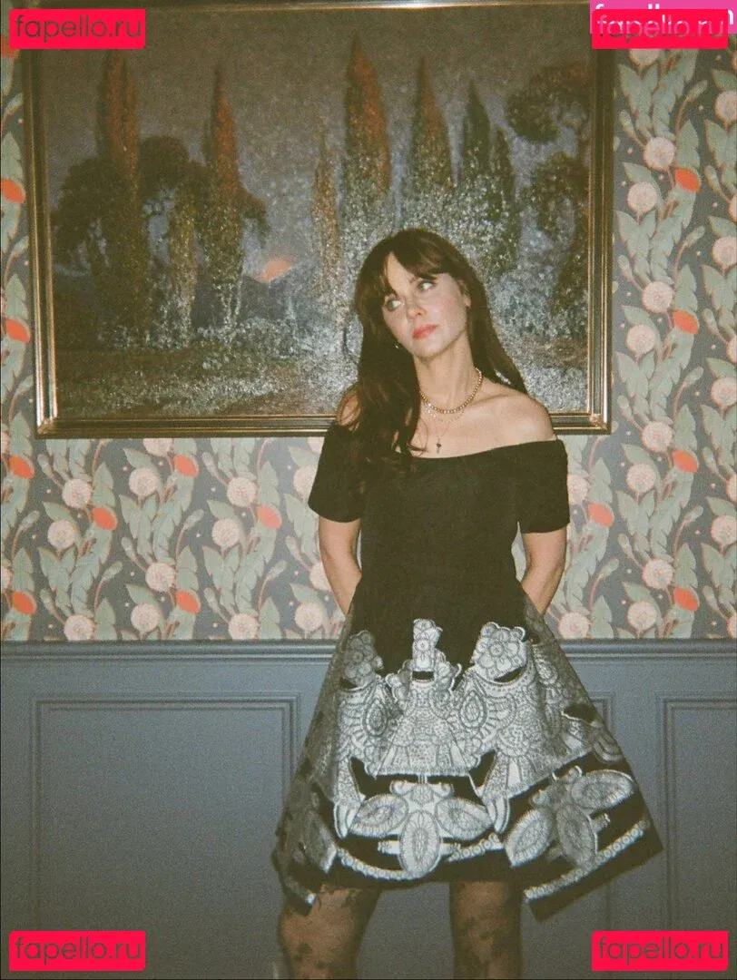 Zooey Deschanel Onlyfans Photo Gallery 