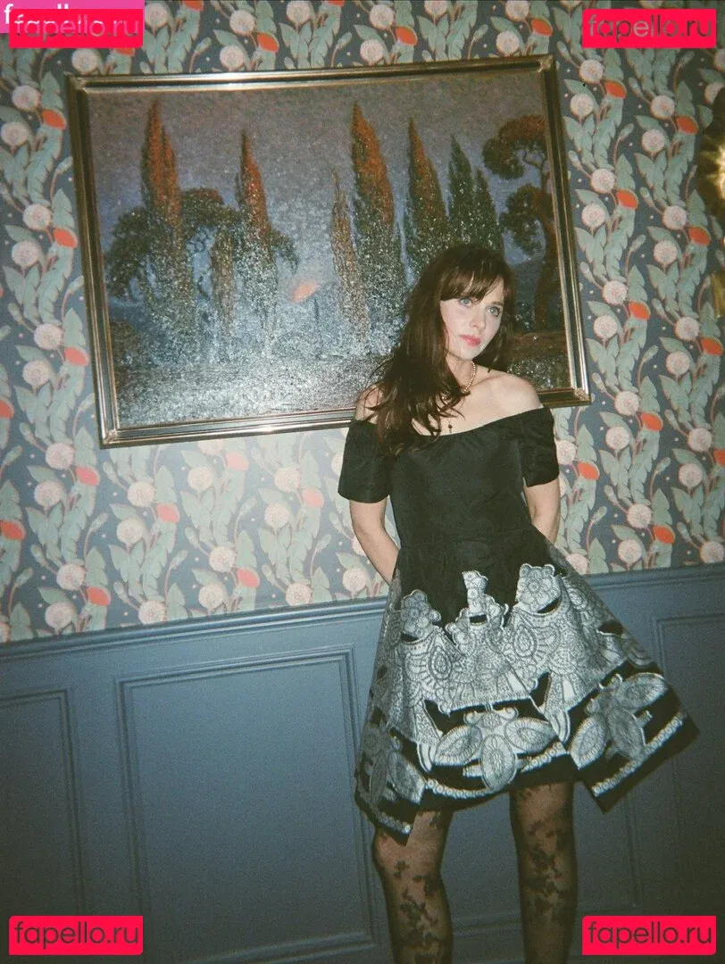 Zooey Deschanel Onlyfans Photo Gallery 
