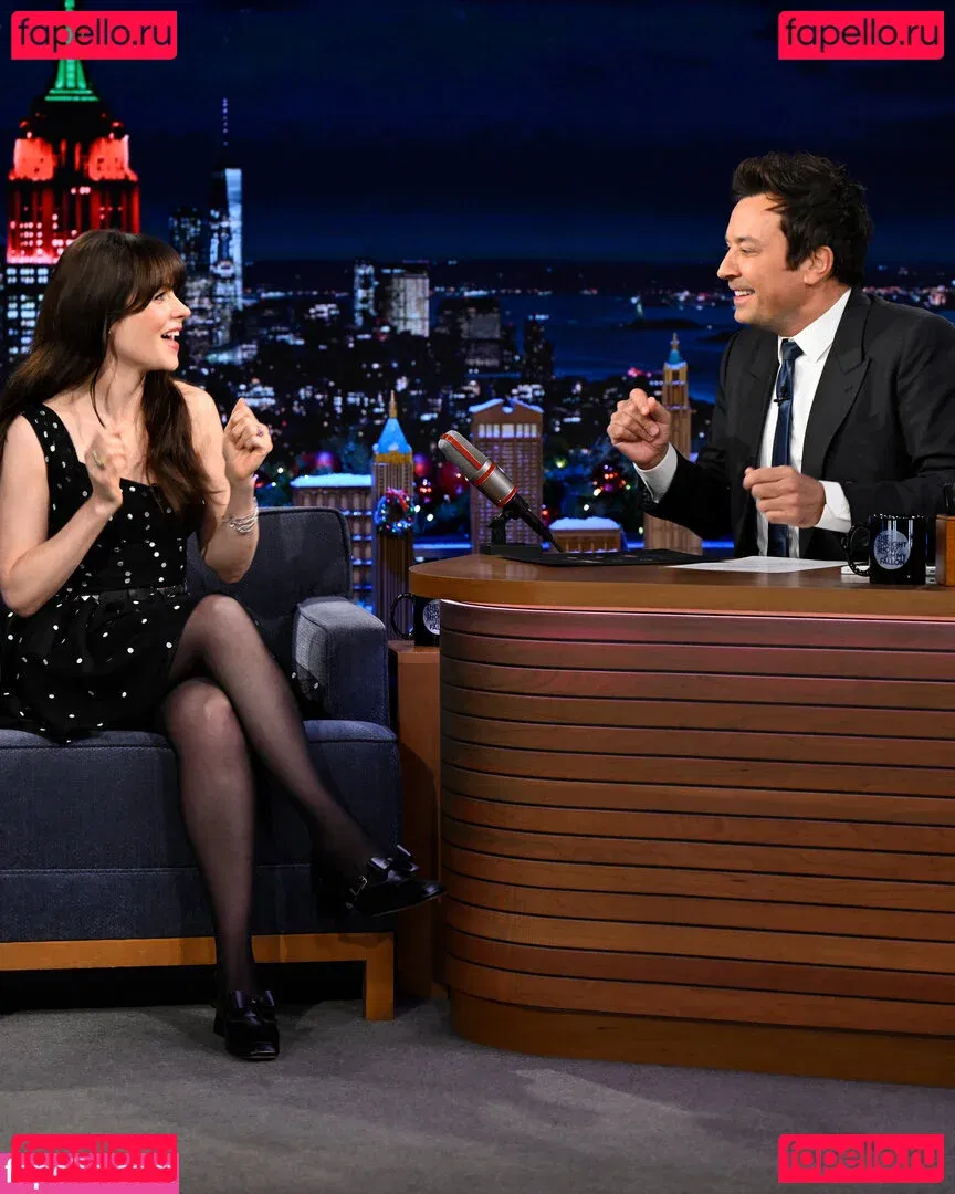 Zooey Deschanel Onlyfans Photo Gallery 