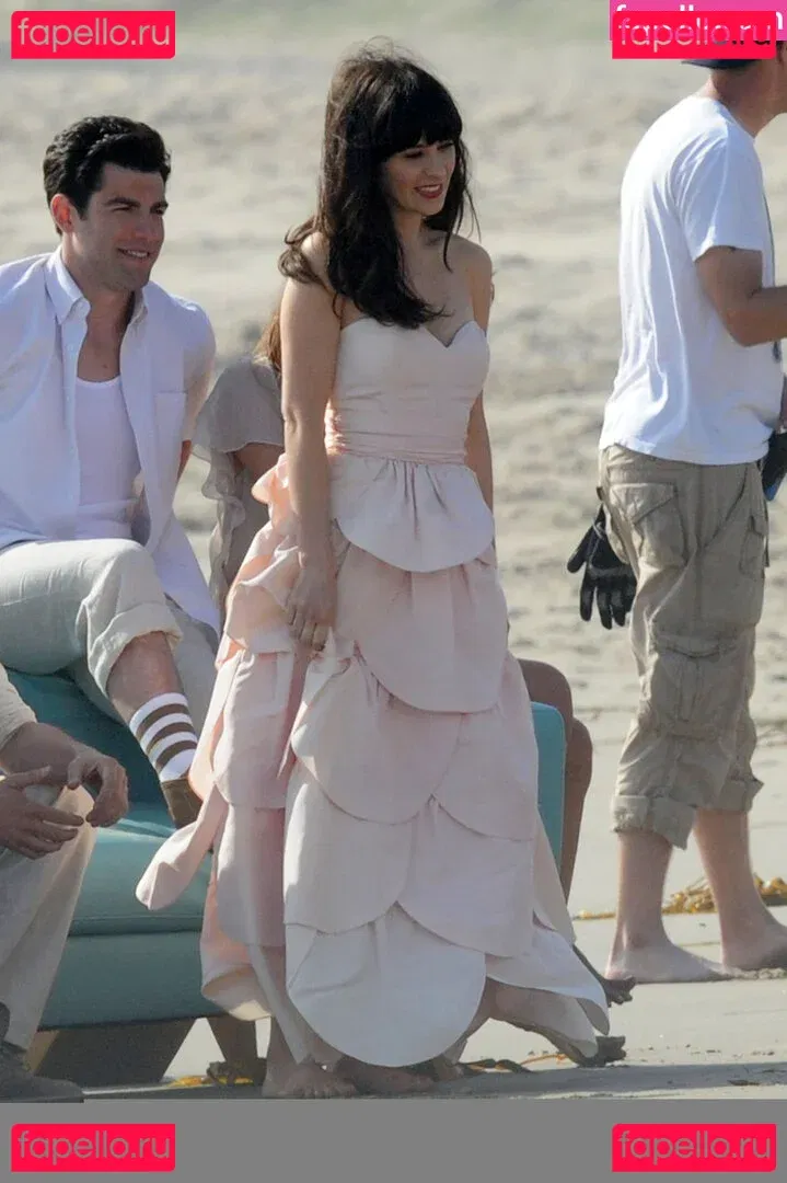 Zooey Deschanel Onlyfans Photo Gallery 