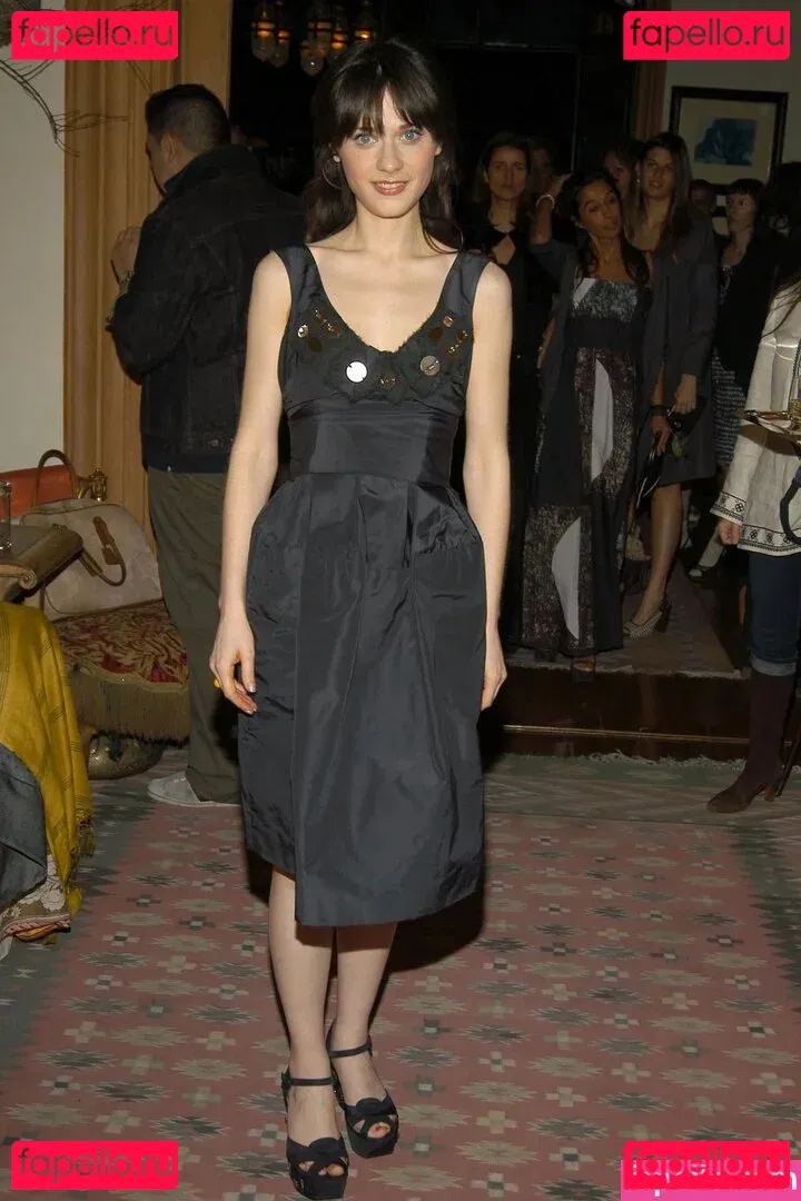 Zooey Deschanel Onlyfans Photo Gallery 