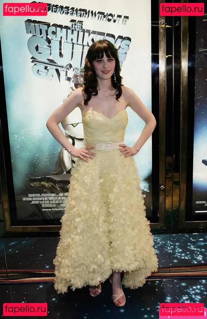 Zooey Deschanel Onlyfans Photo Gallery 