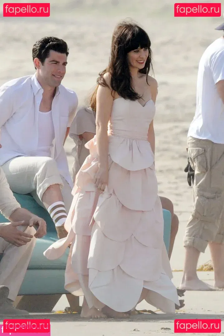 Zooey Deschanel Onlyfans Photo Gallery 