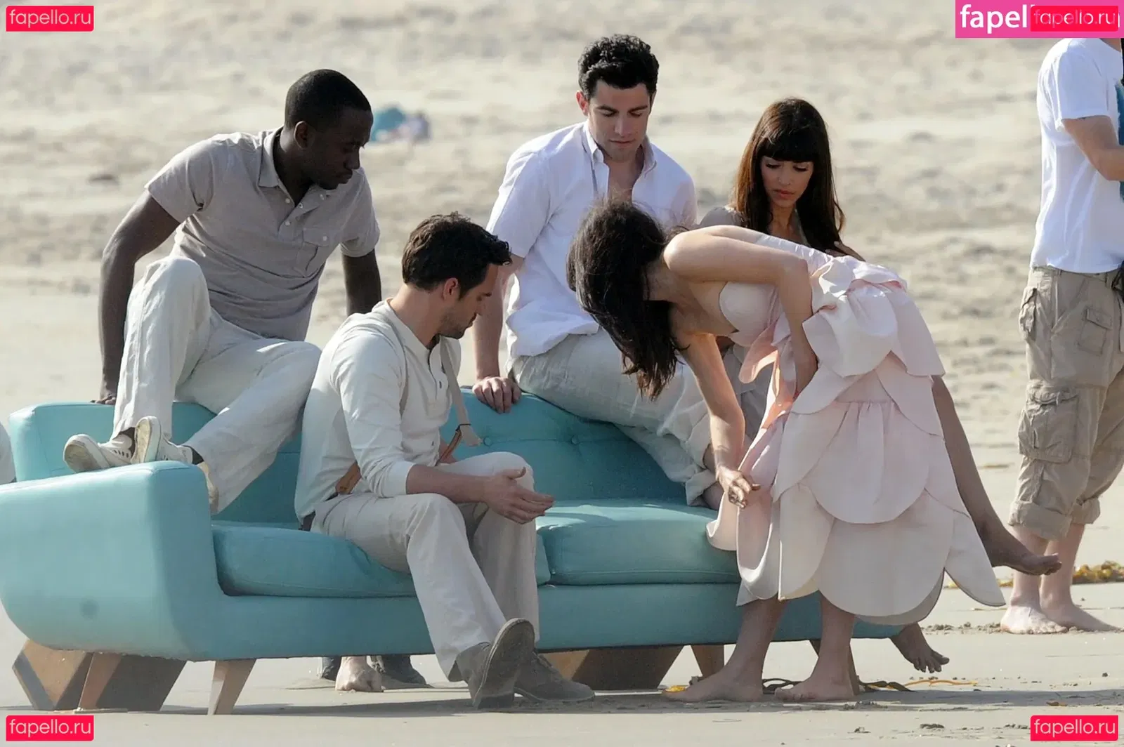 Zooey Deschanel Onlyfans Photo Gallery 