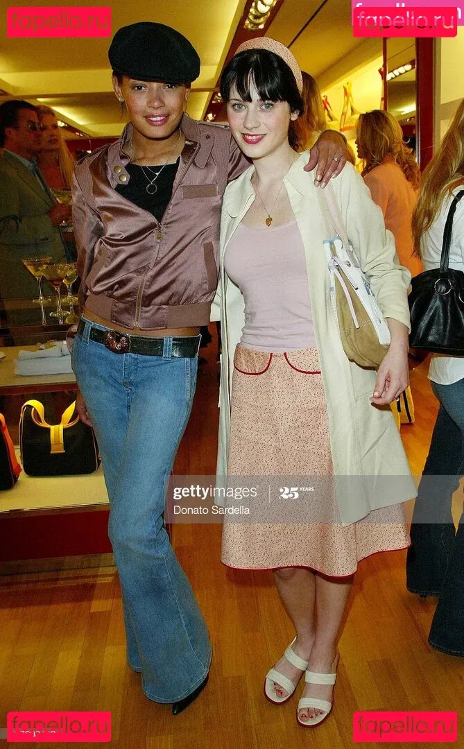 Zooey Deschanel Onlyfans Photo Gallery 