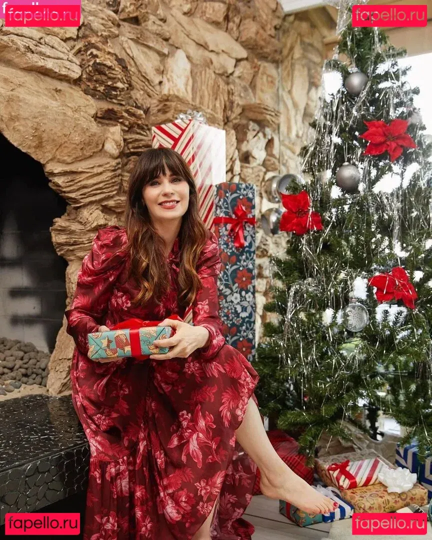 Zooey Deschanel Onlyfans Photo Gallery 