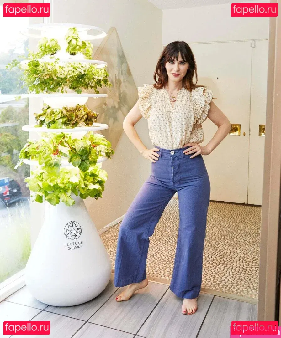 Zooey Deschanel Onlyfans Photo Gallery 