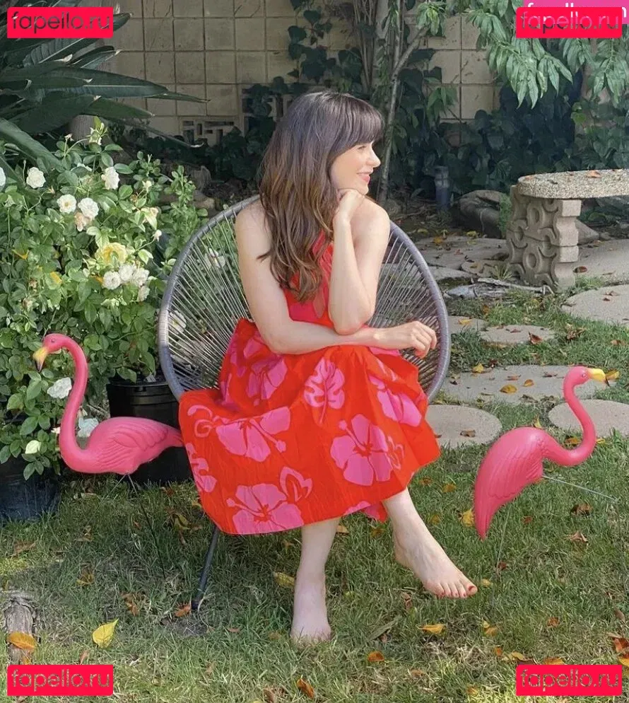 Zooey Deschanel Onlyfans Photo Gallery 