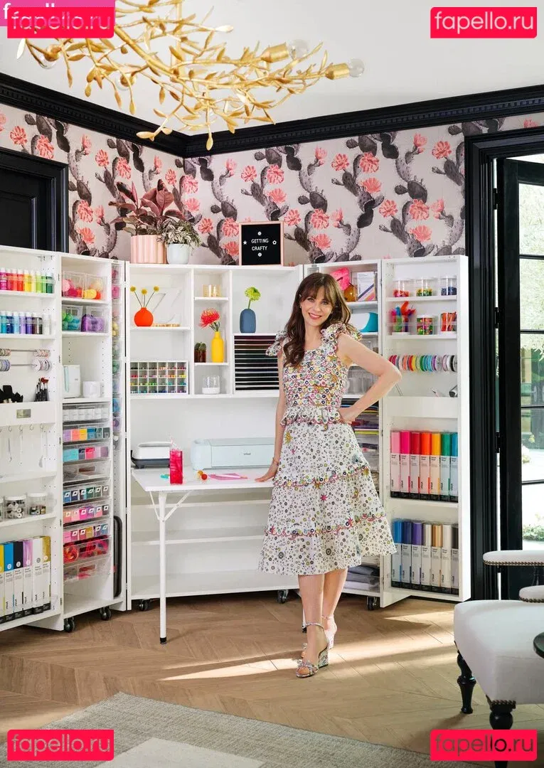 Zooey Deschanel Onlyfans Photo Gallery 