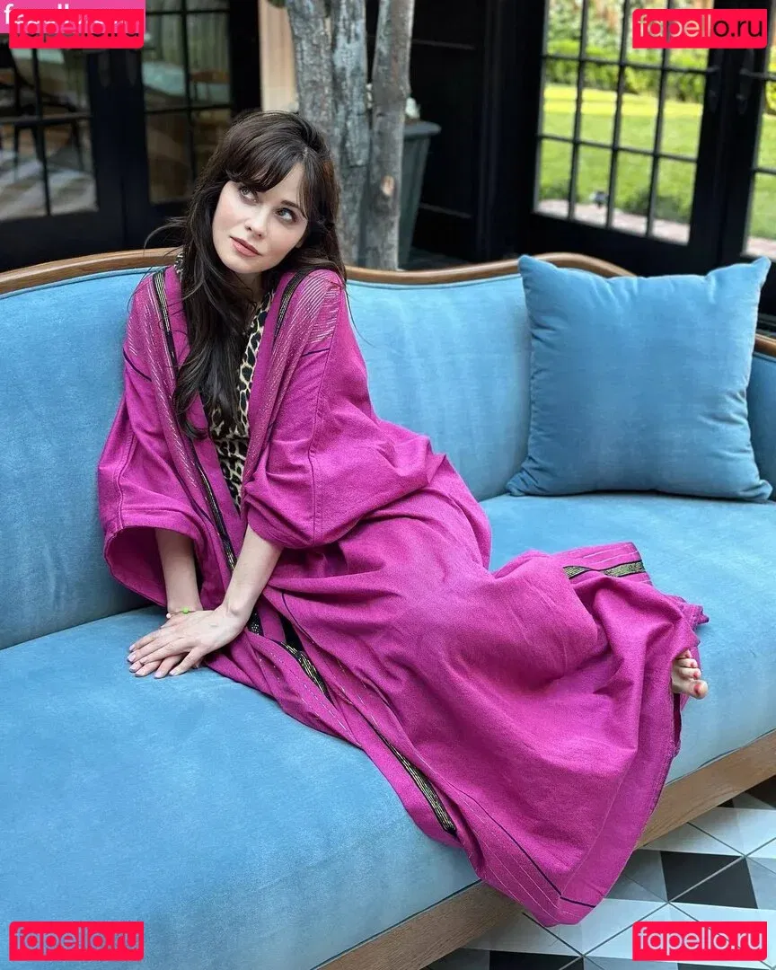 Zooey Deschanel Onlyfans Photo Gallery 