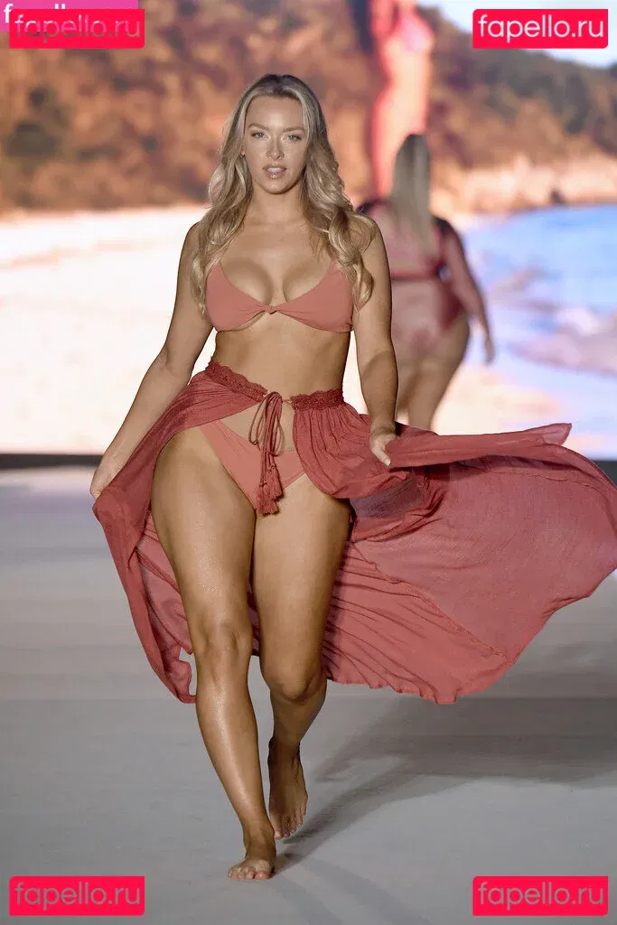 Camille Kostek Onlyfans Photo Gallery 