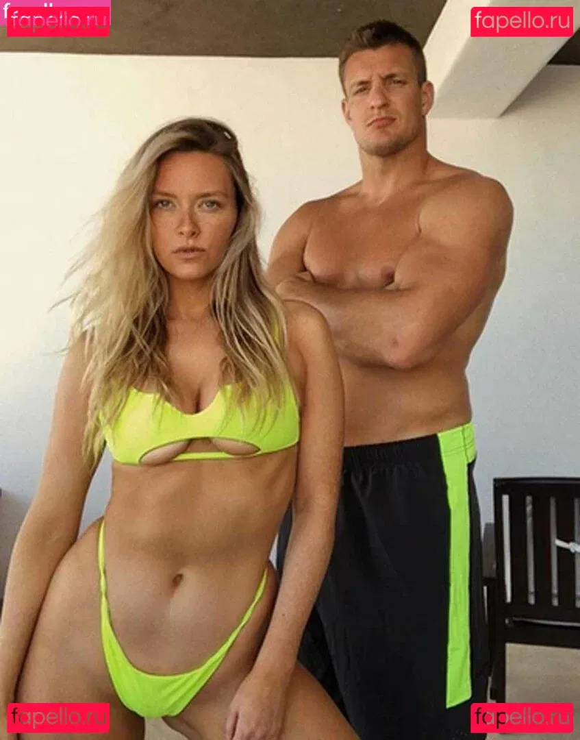 Camille Kostek Onlyfans Photo Gallery 