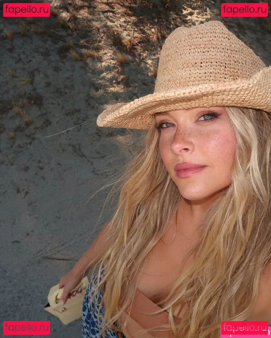 Camille Kostek Onlyfans Photo Gallery 