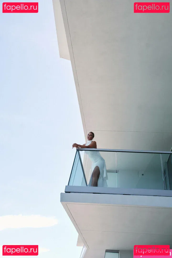 Camille Kostek Onlyfans Photo Gallery 