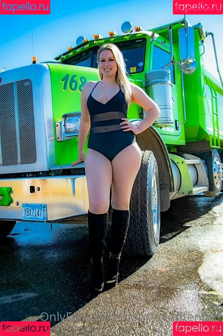 Nikki Baker Onlyfans Photo Gallery 