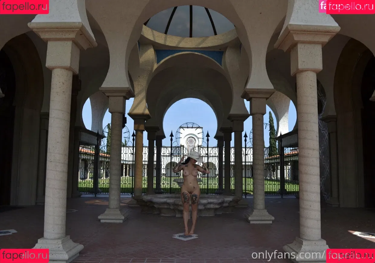 Laura Lux Onlyfans Photo Gallery 