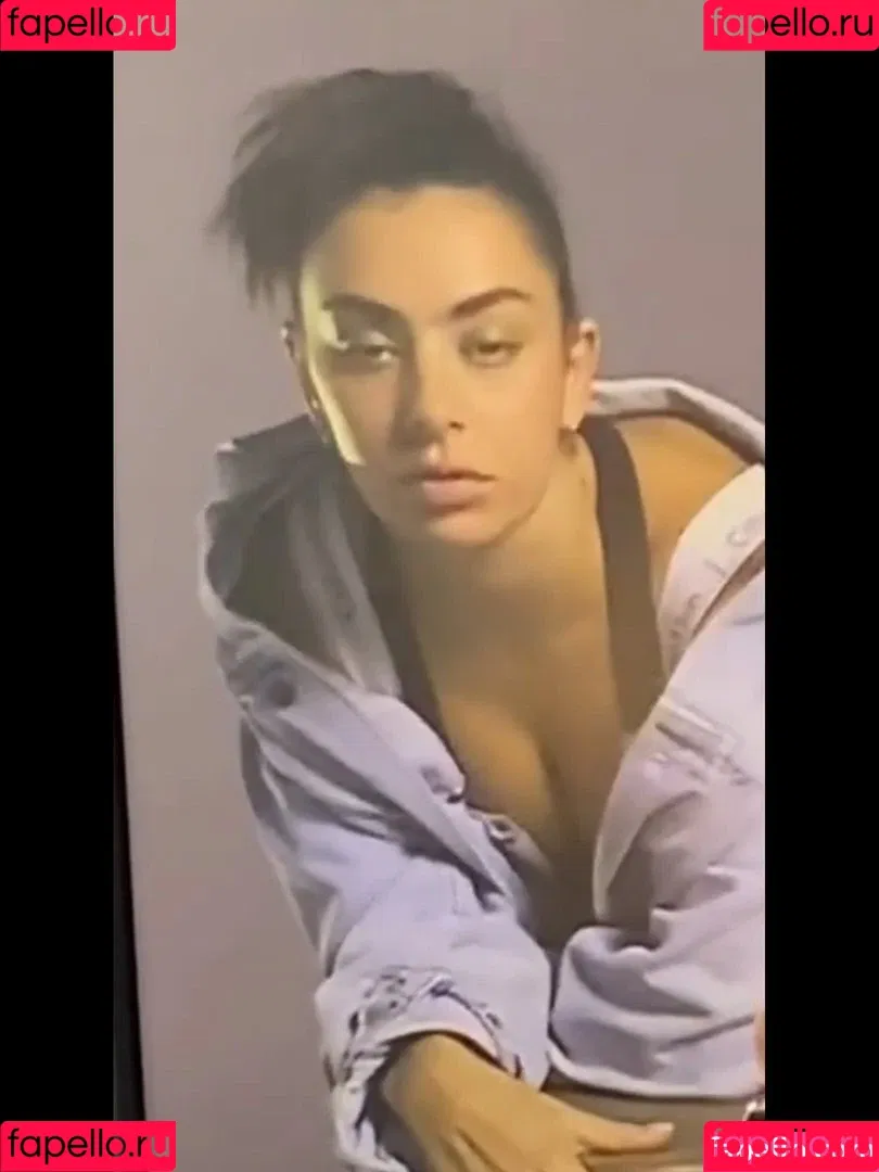 Charli XCX Onlyfans Photo Gallery 