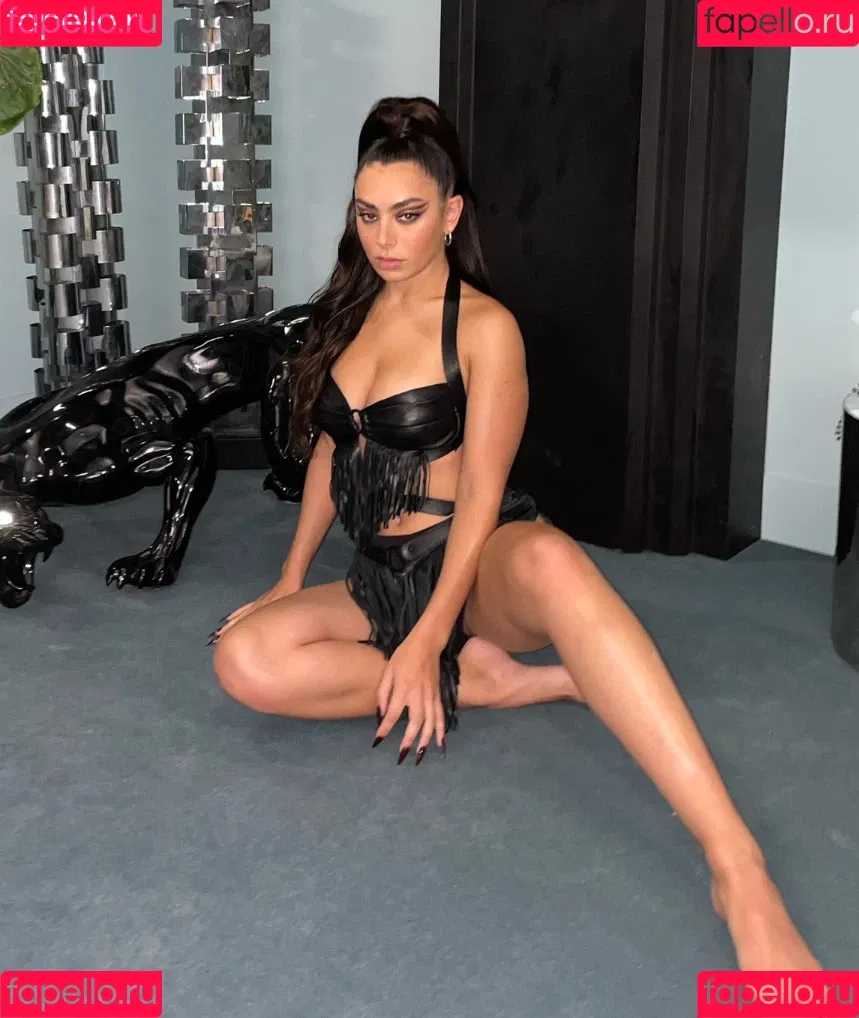 Charli XCX Onlyfans Photo Gallery 