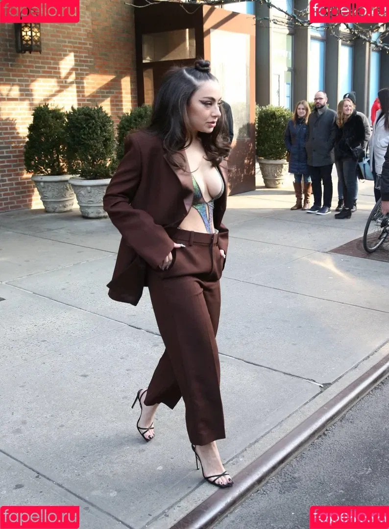 Charli XCX Onlyfans Photo Gallery 