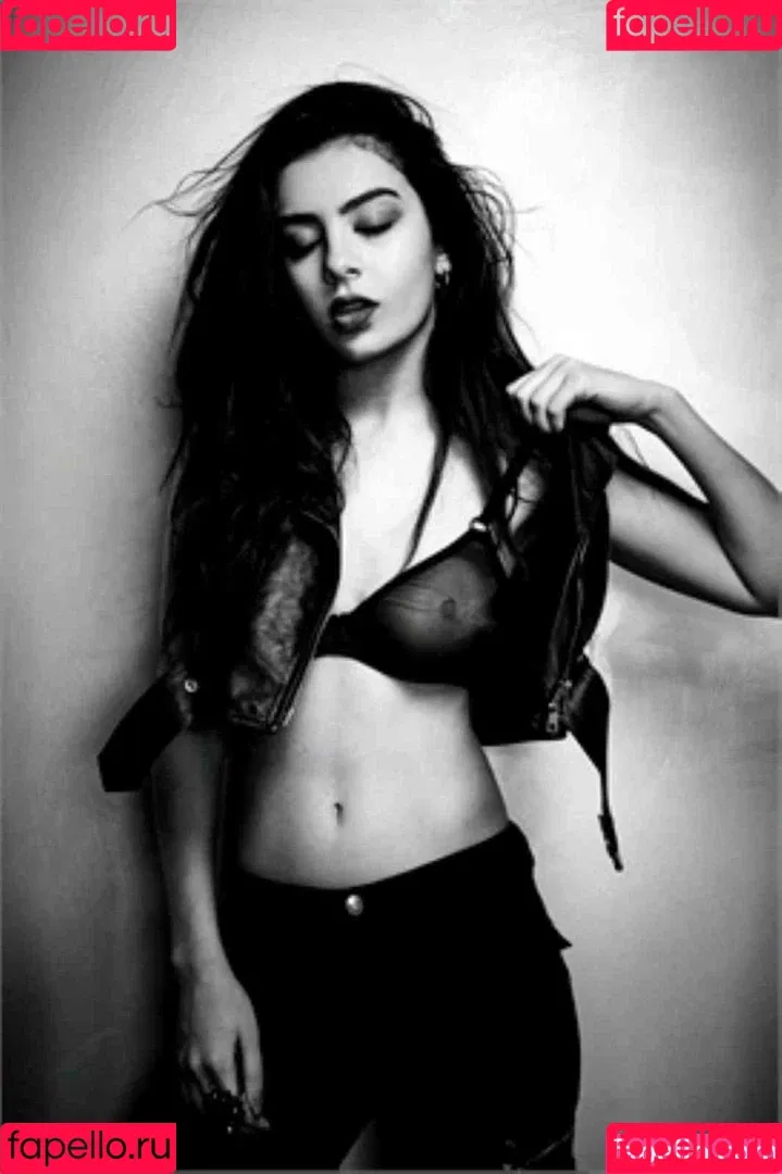 Charli XCX Onlyfans Photo Gallery 