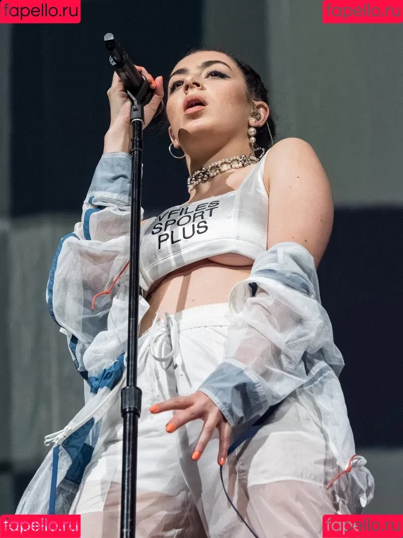 Charli XCX Onlyfans Photo Gallery 