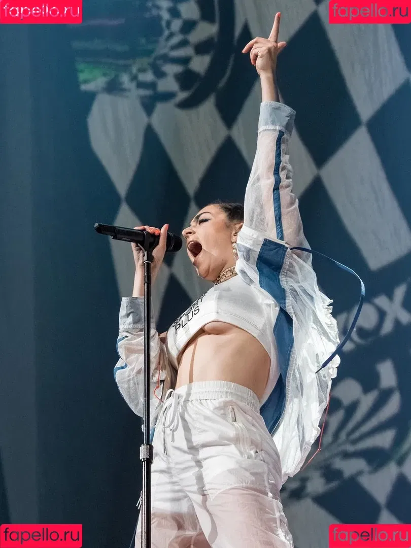 Charli XCX Onlyfans Photo Gallery 
