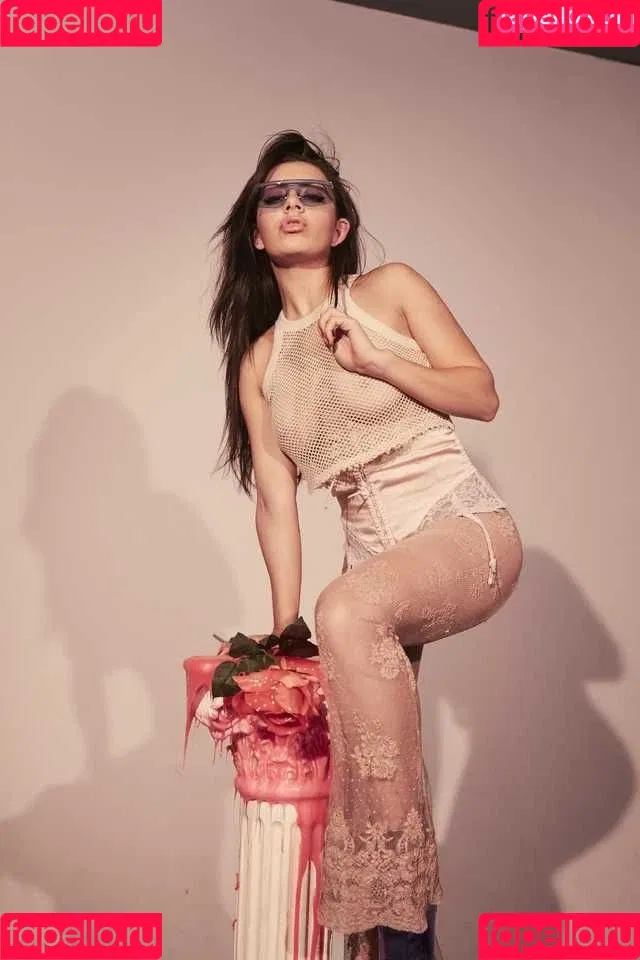 Charli XCX Onlyfans Photo Gallery 