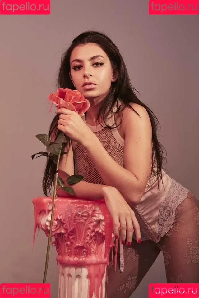 Charli XCX Onlyfans Photo Gallery 