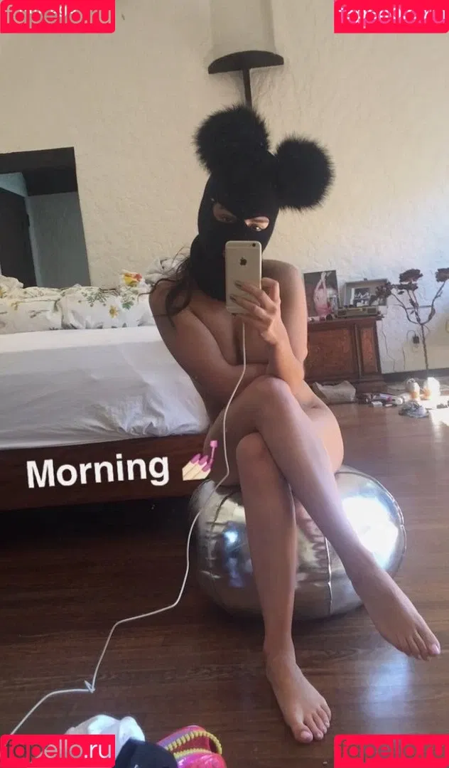 Charli XCX Onlyfans Photo Gallery 
