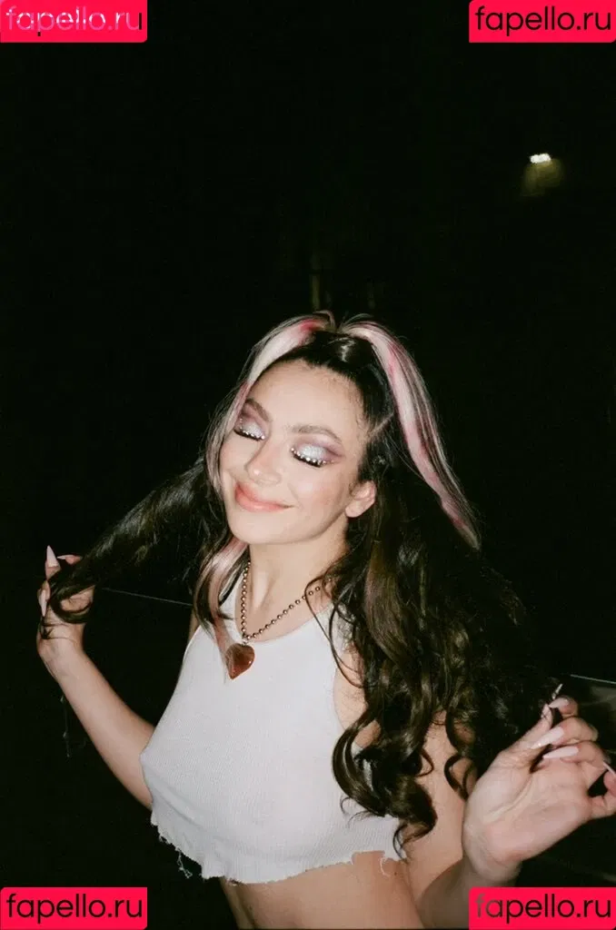 Charli XCX Onlyfans Photo Gallery 