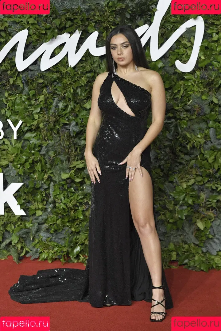 Charli XCX Onlyfans Photo Gallery 