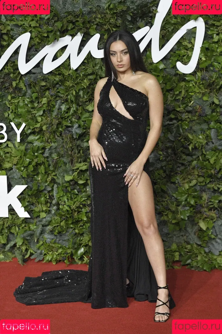 Charli XCX Onlyfans Photo Gallery 