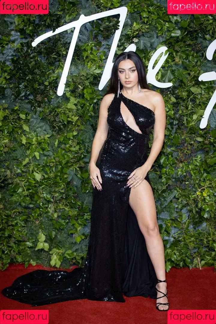 Charli XCX Onlyfans Photo Gallery 