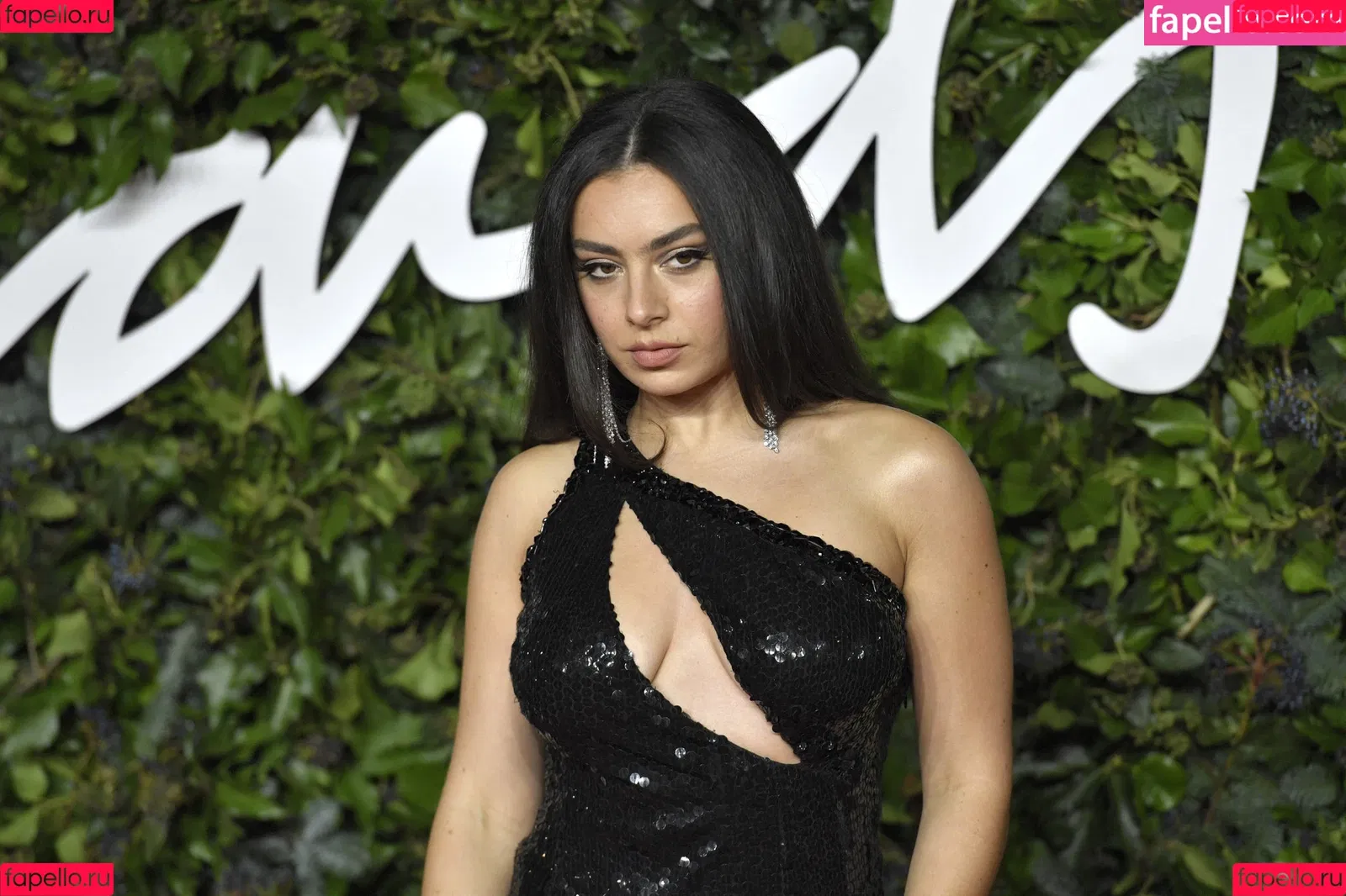 Charli XCX Onlyfans Photo Gallery 