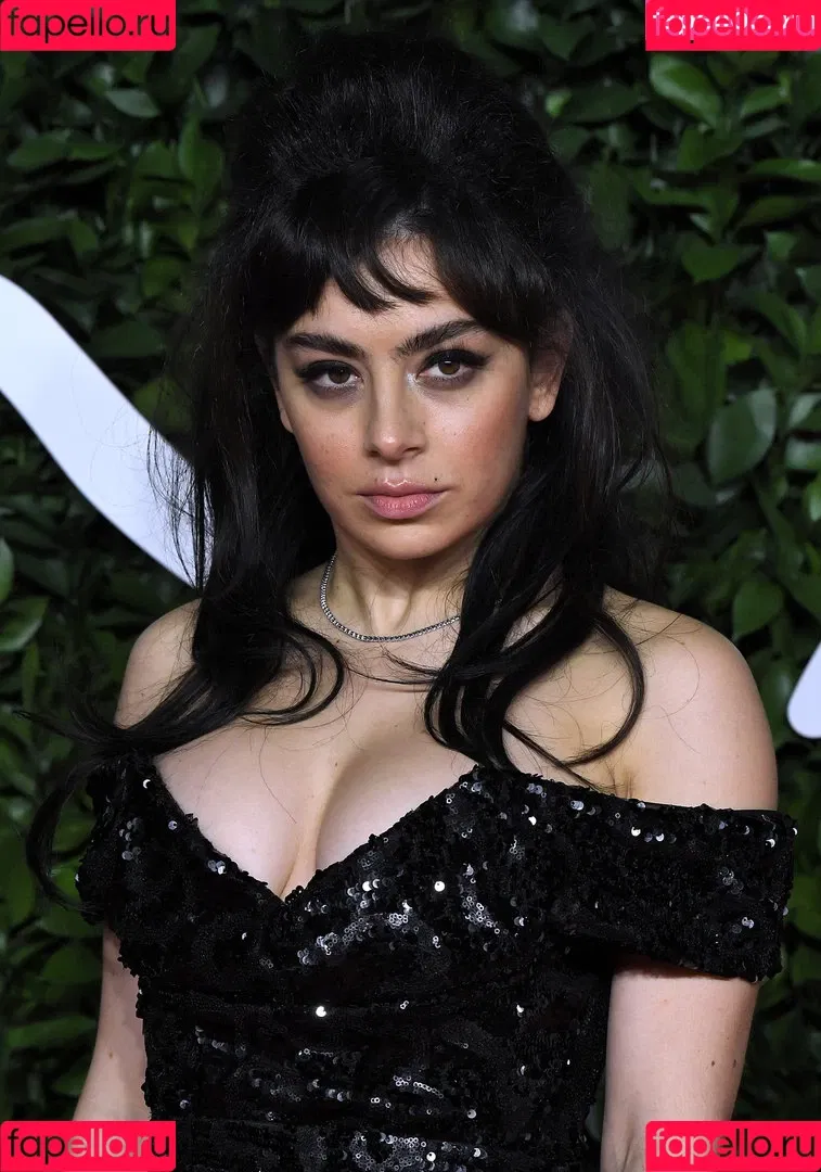 Charli XCX Onlyfans Photo Gallery 