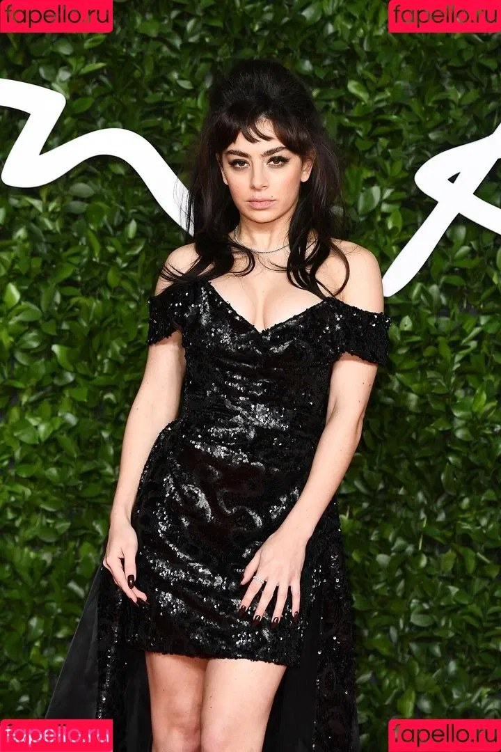 Charli XCX Onlyfans Photo Gallery 