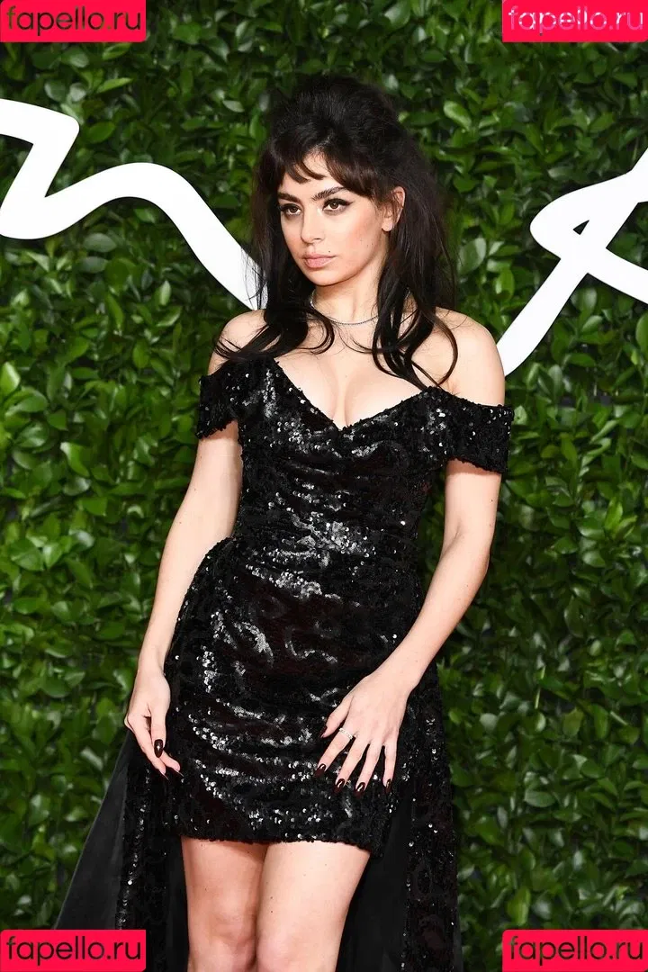 Charli XCX Onlyfans Photo Gallery 