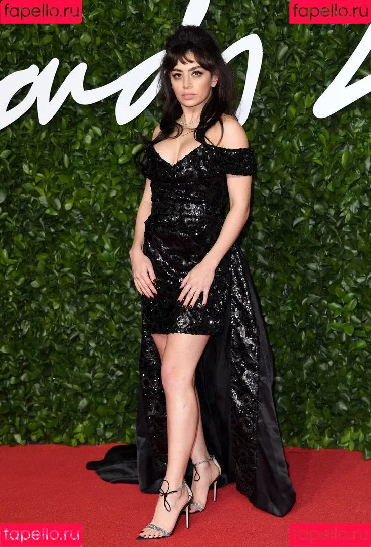 Charli XCX Onlyfans Photo Gallery 