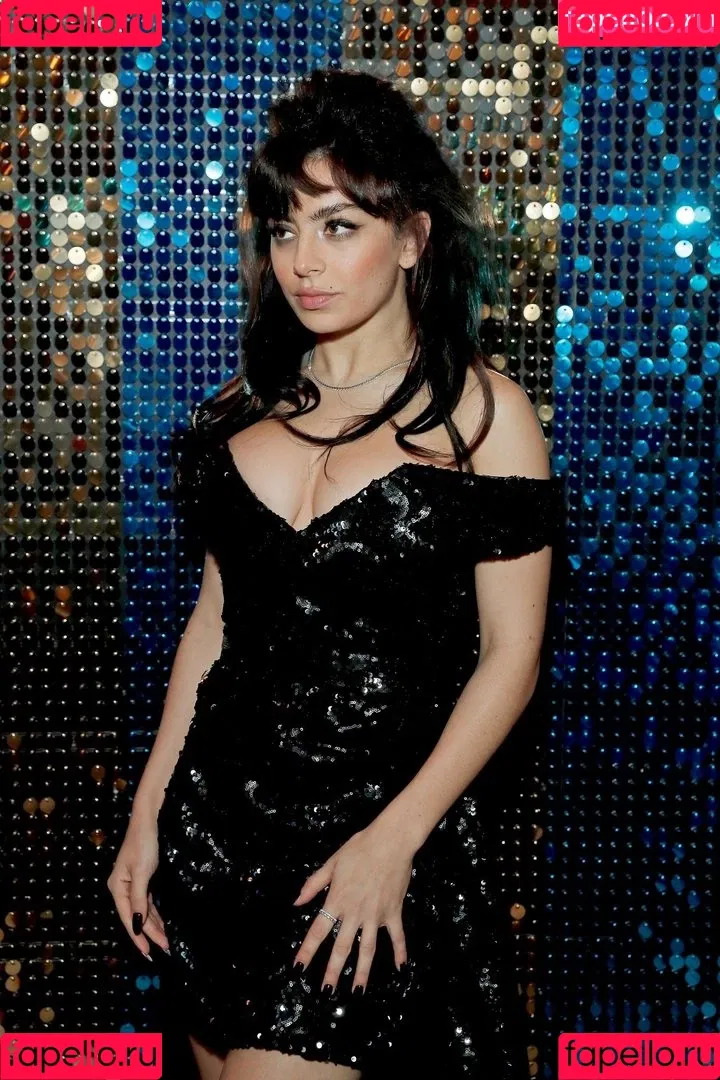 Charli XCX Onlyfans Photo Gallery 