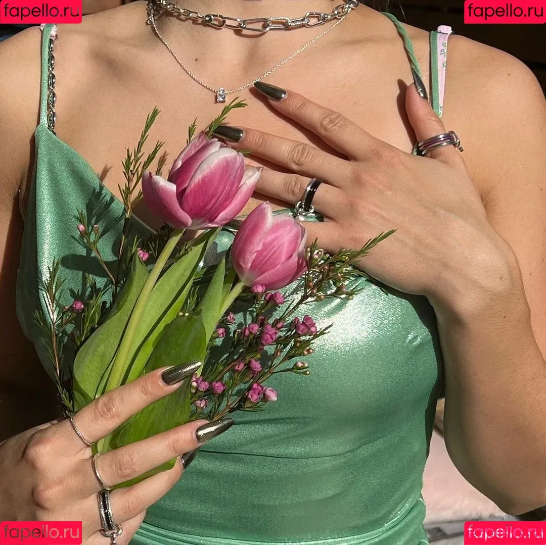 Charli XCX Onlyfans Photo Gallery 