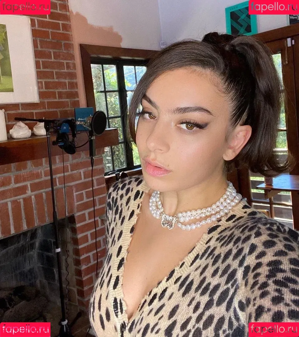 Charli XCX Onlyfans Photo Gallery 
