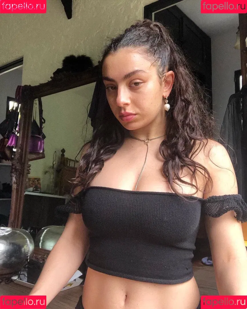 Charli XCX Onlyfans Photo Gallery 