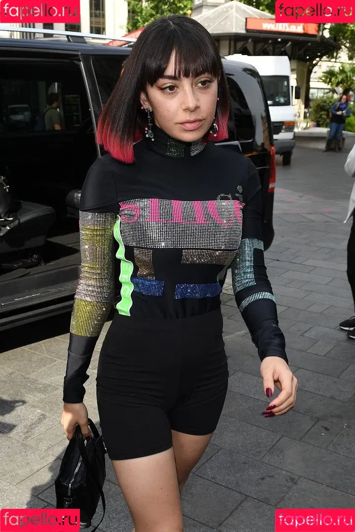 Charli XCX Onlyfans Photo Gallery 