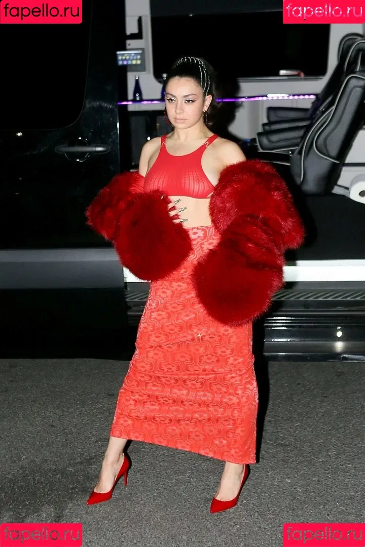 Charli XCX Onlyfans Photo Gallery 