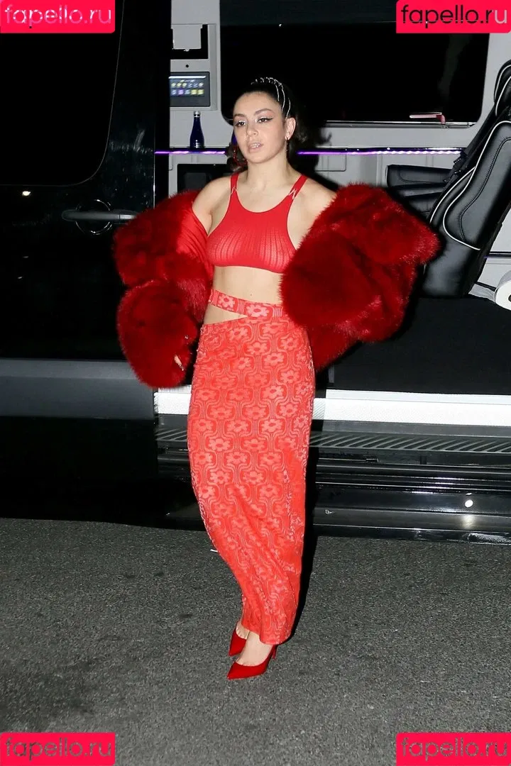 Charli XCX Onlyfans Photo Gallery 