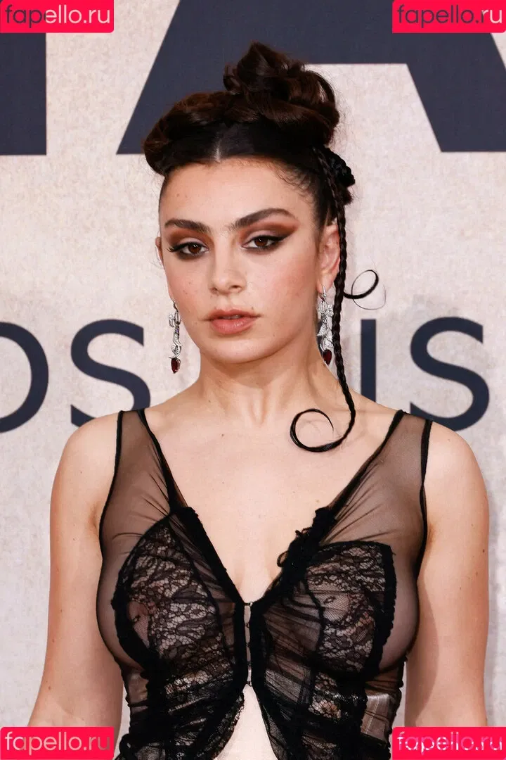 Charli XCX Onlyfans Photo Gallery 
